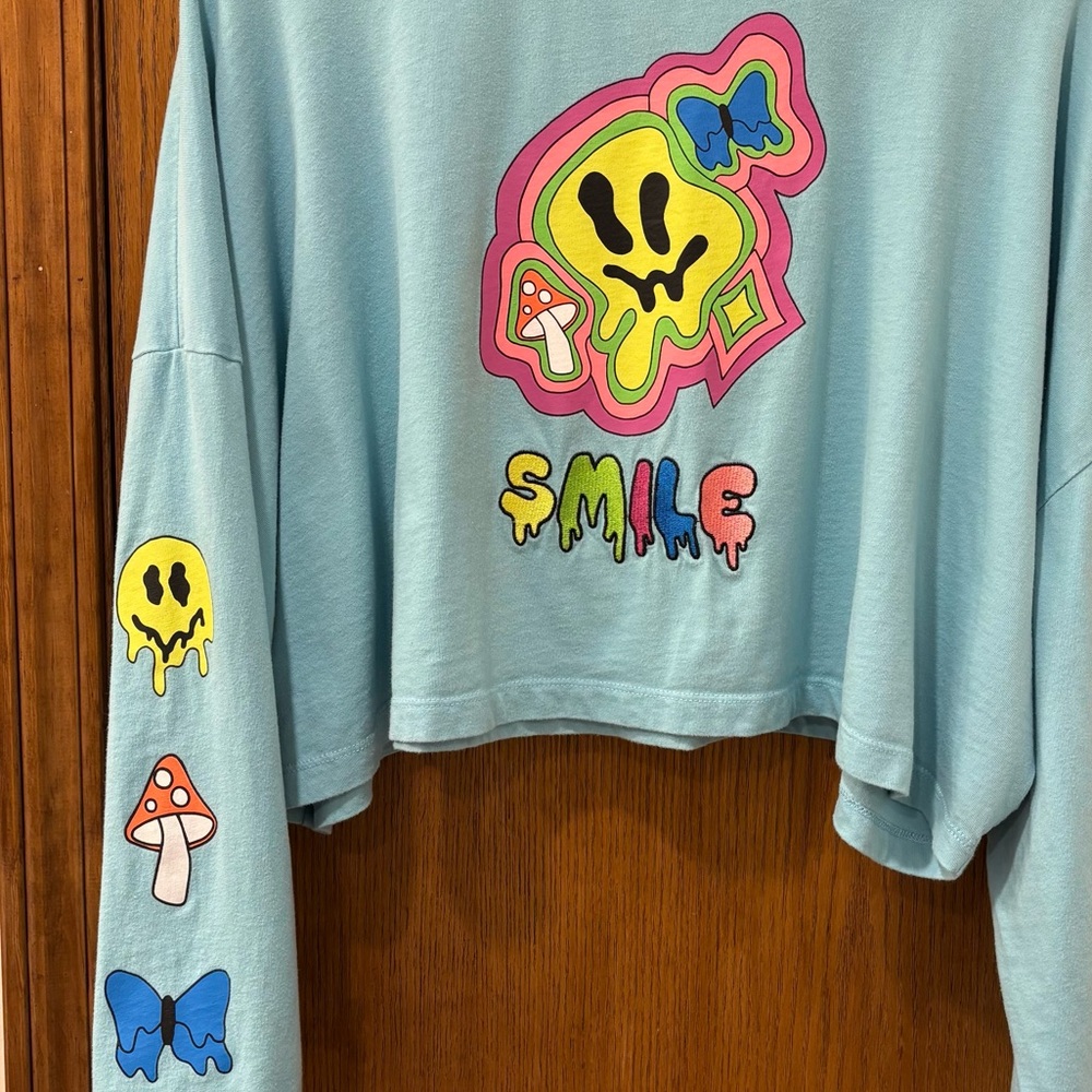 A. Lab light blue drippy smile oversized crop top, xl - Picture 3 of 9